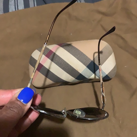 Authentic Burberry sunglasses - Picture 2 of 4